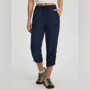 lululemon athletica Navy Drawstring Cropped Capris 701